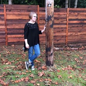 Handkerchief shirt with grommet detail